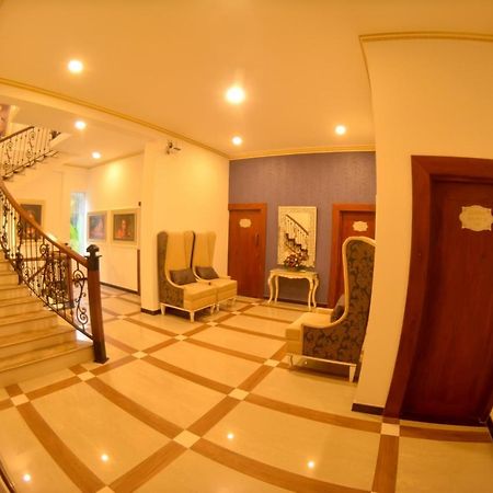 Negombo New Queen's Palace Exterior foto