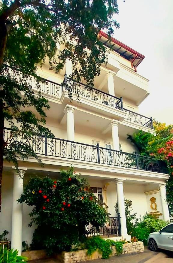 Negombo New Queen's Palace Exterior foto