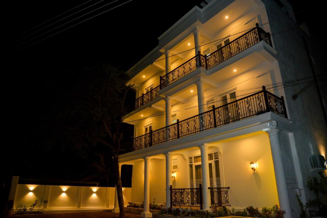 Negombo New Queen's Palace Exterior foto